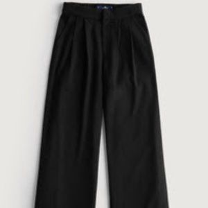 Hollister Ultra High-Rise Pleated Wide-Leg Pants